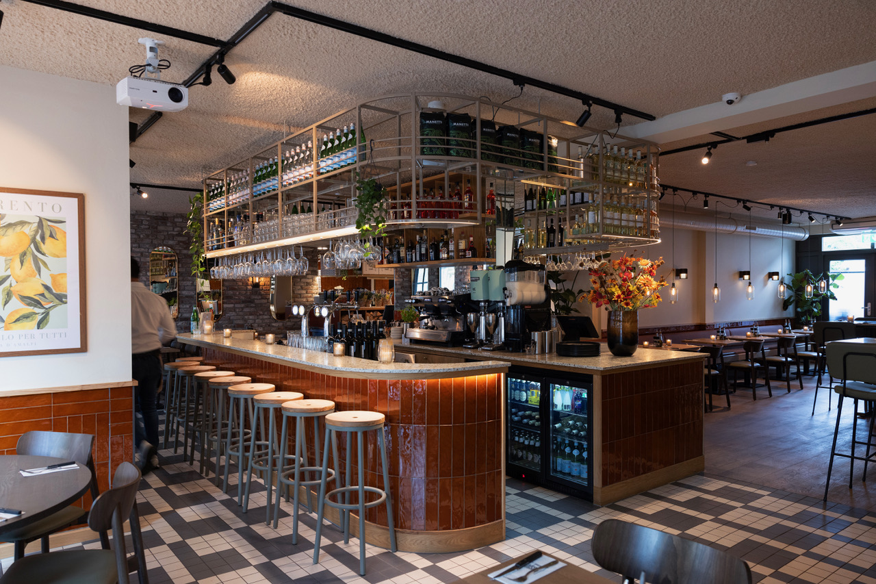 Pizzeria La Vespa Laren houtoven pizza