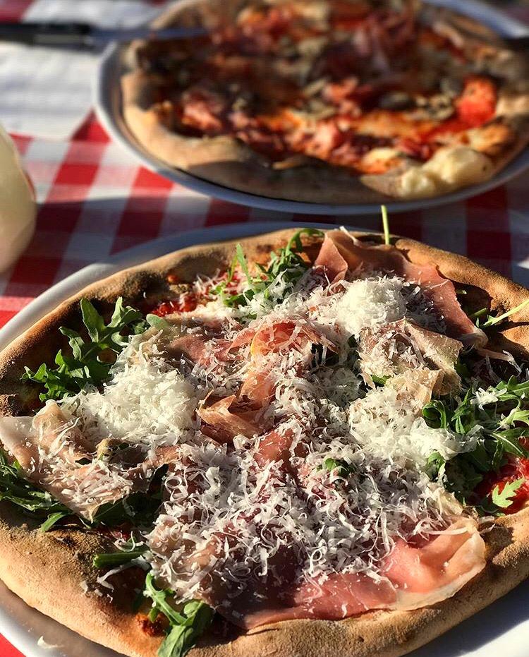 Houtoven pizza tartufo